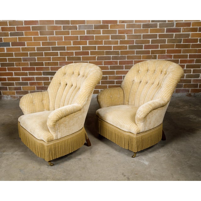 Early 20th Century Pair of French 1920s Fauteuils Crapaud with Cream Upholstery, on Casters For Sale - Image 5 of 12