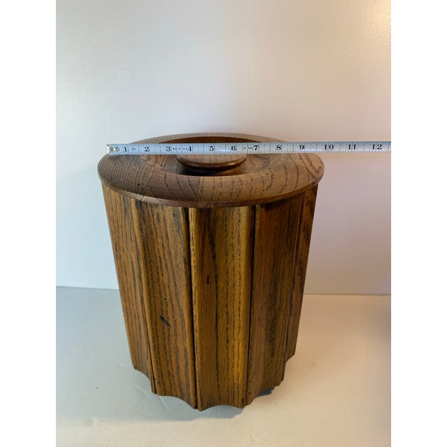 Wood 1970s Mid-Century Modern Oak Ice Bucket With Lid — Fluted Slat Barware For Sale - Image 7 of 8