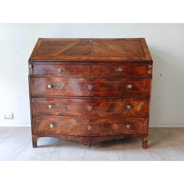 Louis XV period drop-leaf chest of drawers with a curved front and inlaid with a herringbone motif. Three drawers and a...