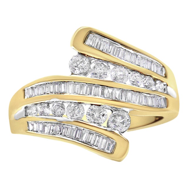 10K Yellow Gold 1 Cttw Round and Baguette-Cut Diamond Multi Row Bypass Ring Band, Size 7 For Sale