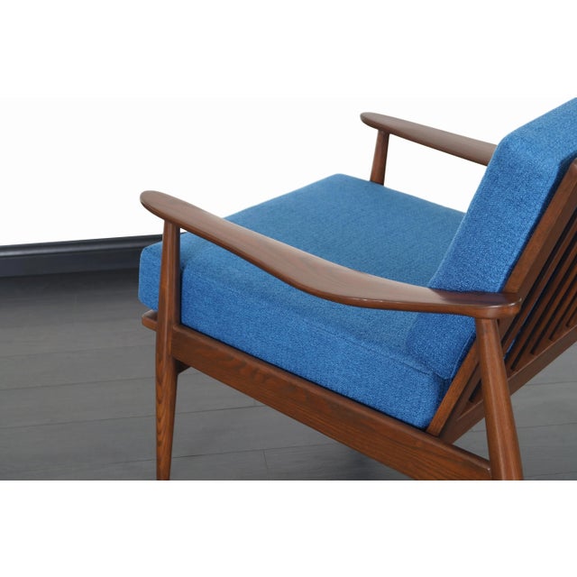 Mid-Century Modern Walnut Lounge Chair With Spindle Back, 1950s For Sale In Los Angeles - Image 6 of 10