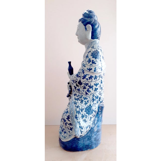 Chinese Early 20th Century Chinese Blue and White Porcelain Sitting Buddha For Sale - Image 3 of 11