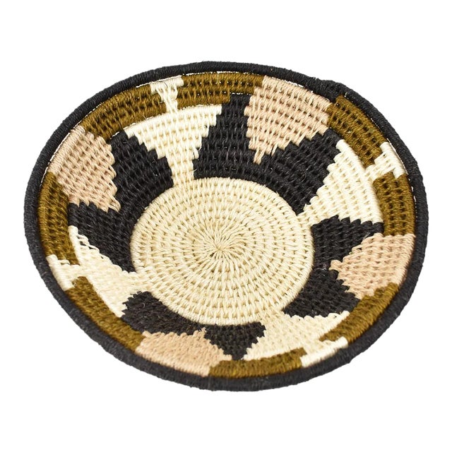 Early 20th Century Set of 3 Neutral Sisal Handwoven Baskets Eswatini 6 and 9inch For Sale