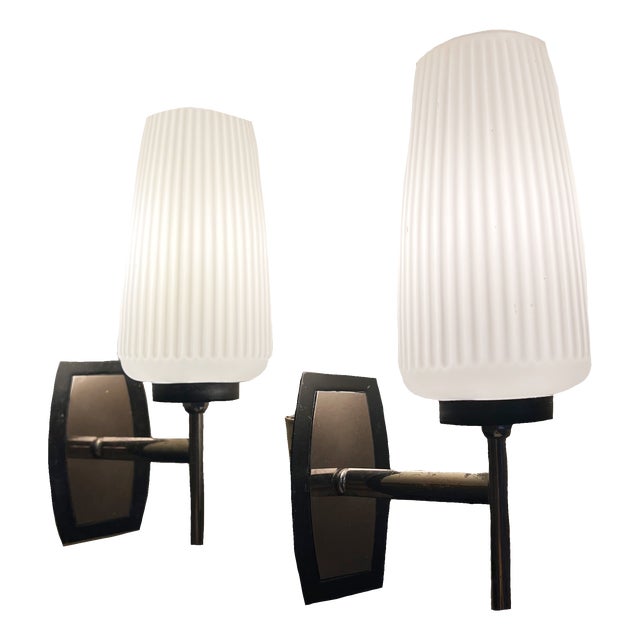 Mid-Century Modern Italian Wall Lights, 1970s, Set of 2 For Sale