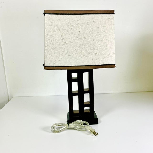Wood 1990s Vintage Asian Chinoiserie Boho Chic Wood Accent Table Lamp. For Sale - Image 7 of 13