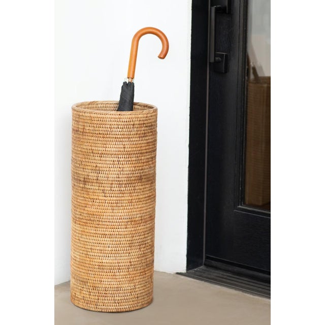 Artifacts Rattan Round Umbrella Basket in Honey Brown For Sale In Houston - Image 6 of 7