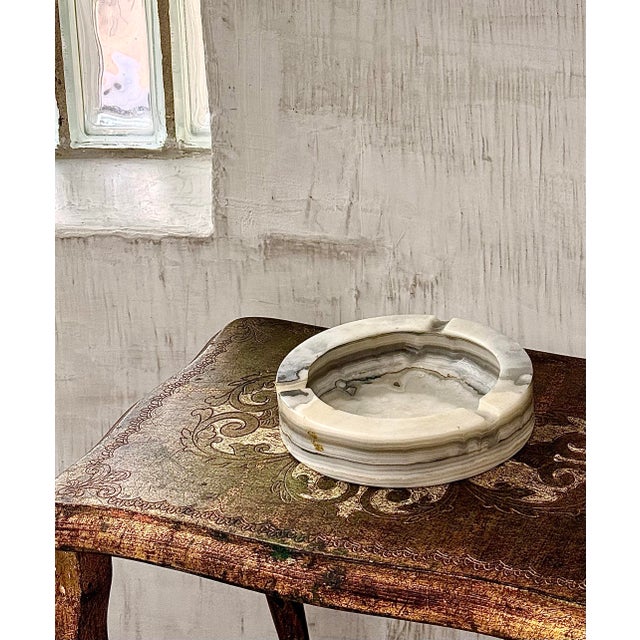 Large Round Vintage Ashtray, Vide Poche in White Onyx Marble in the Style of Angelo Mangiarotti, Italy, 1970s. The stone's...