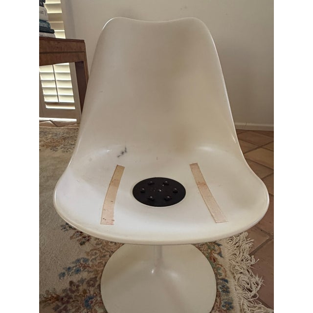 Eero Saarinen 1981 Knoll Tulip Chair – Designed by Eero Saarinen For Sale - Image 4 of 7