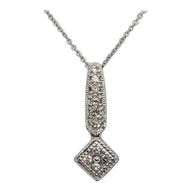 White Diamond Pendant Necklace in 18k Gold For Sale