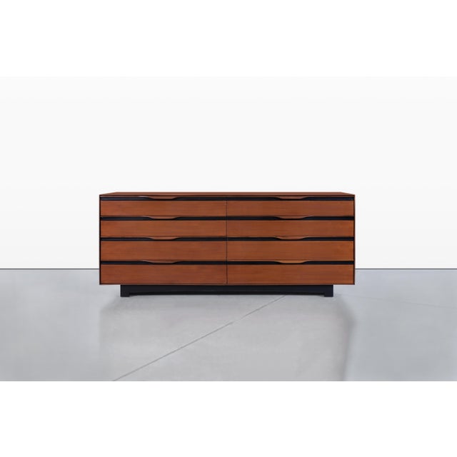 Sienna Mid-Century Modern Walnut Dresser by John Kapel for Glenn of California For Sale - Image 8 of 14