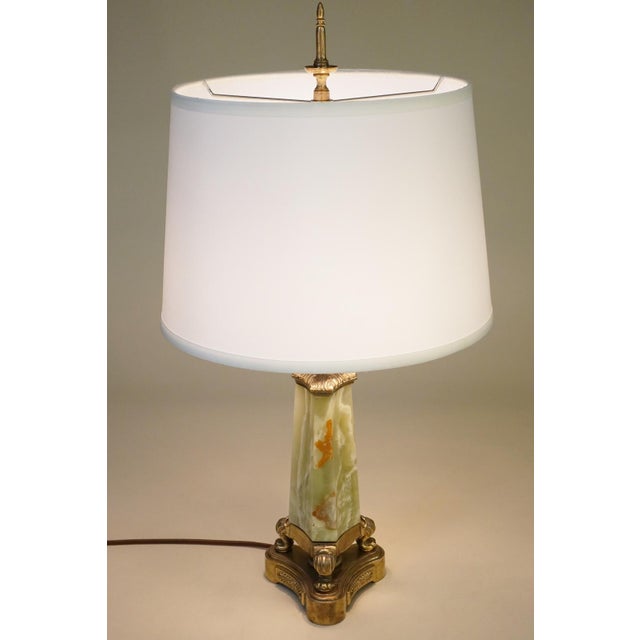 Gold 1930s Mutual Sunset Lamp Co. French Empire Deco Neoclassical Green Onyx Marble Brass Table Lamp For Sale - Image 8 of 13