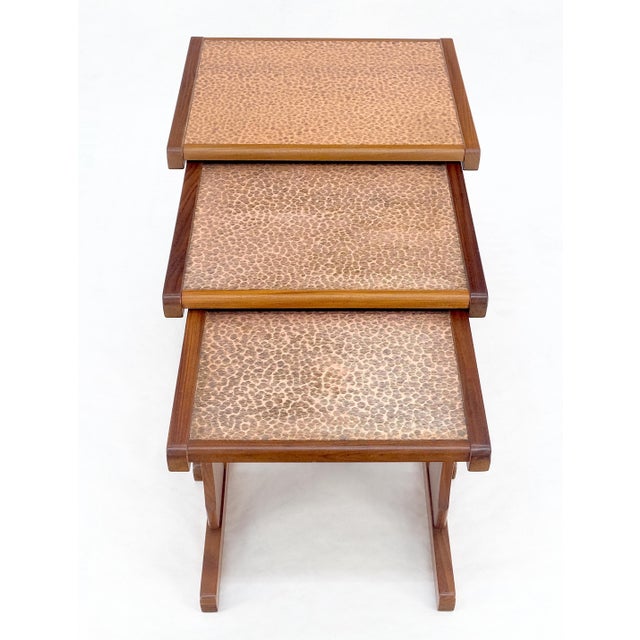Mid 20th Century Hammered Copper Top & Teak Set of 3 Nesting Side End Tales Stands Danish MINT For Sale - Image 5 of 16