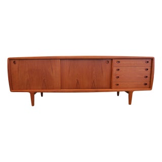 Long Sideboard in Teak with Drawers and Sliding Doors from H.P. Hansen, 1960s For Sale