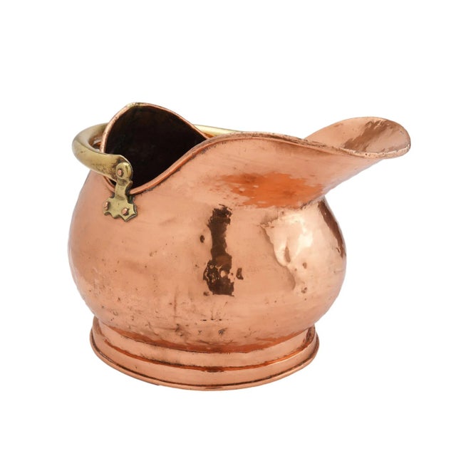 Helmet Shaped Copper Coal Hod on a Circular Footed Base, 1800's For Sale In Chicago - Image 6 of 13
