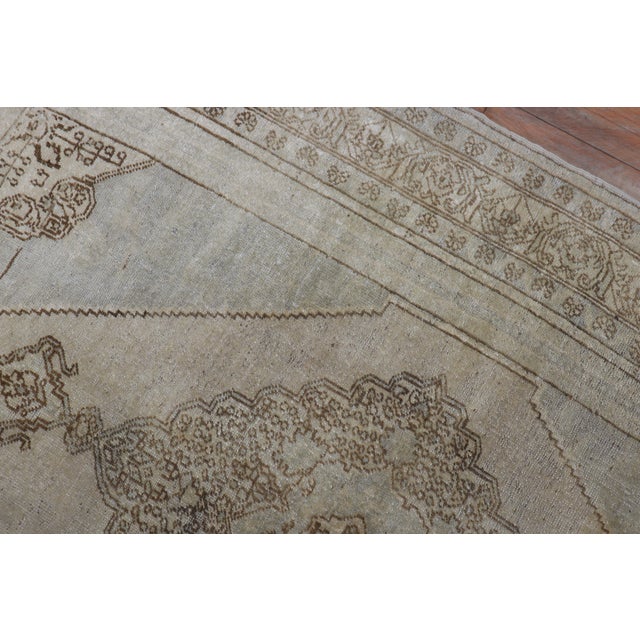 Late 20th Century Neutral Tone Vintage Turkish Oushak Rug For Sale - Image 5 of 18