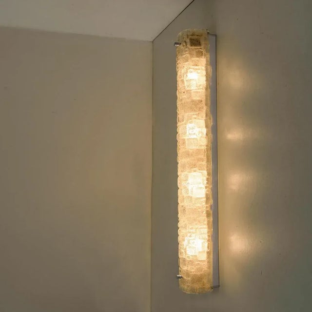 Clean lines to complement all decors. Wonderful high-end wall light fixtures with white detail and thick bubbled blown...