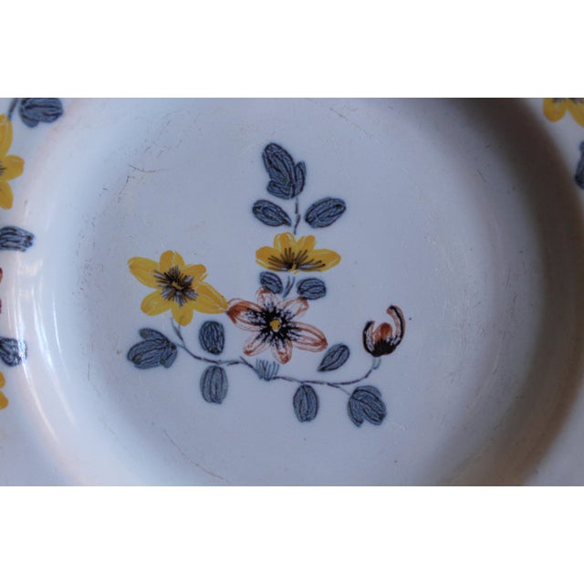18th Century English Delftware Plate in Yellow and Lavender For Sale - Image 5 of 7
