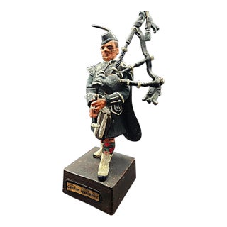 Vintage 1950s Sentry Box Reed England British Officer Pipes of Cameron Highlanders Figure For Sale