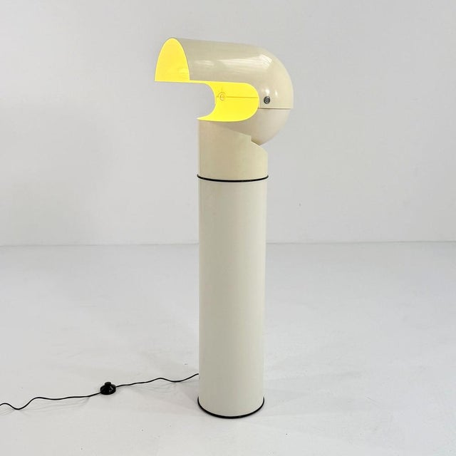 Pileo Mezzo Floor Lamp by Gae Aulenti for Artemide, 1970s, in Good conditions. Designed 1970 to 1979 This piece has an...