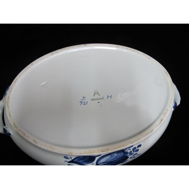 Mid 20th Century Royal Copenhagen 921 Aluminia Faience Tranquebar Blue 11 1/2" Tureen With Lid For Sale - Image 10 of 10
