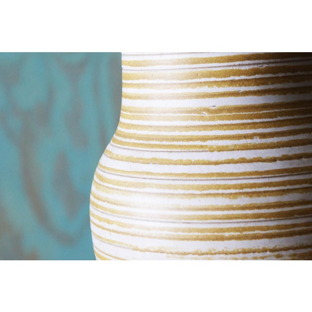 1960s Gordon and Jane Martz M-166 Lamp for Marshall Studios Yellow White and Tan For Sale - Image 5 of 9
