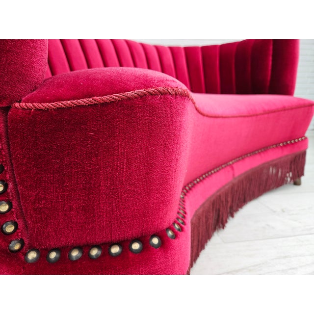 Wood Danish 2-Seater Banana Sofa in Cherry-Red Velour, 1970s For Sale - Image 7 of 18