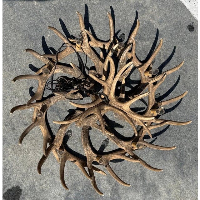 1940s Folky Wooden Elk Horn Chandelier For Sale In Los Angeles - Image 6 of 7