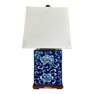 Ralph Lauren Porcelain Blue and White Chinoiserie Small Table Lamp For Sale