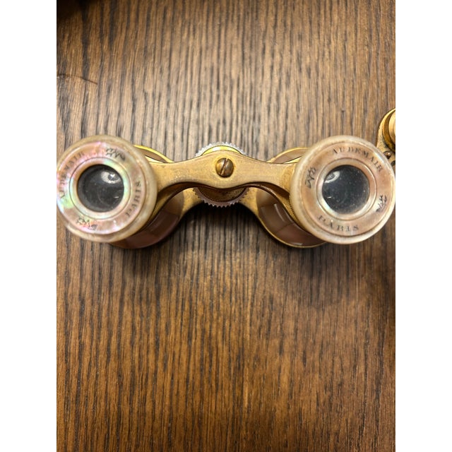 Beautiful mother of pearl. Great condition! No cracks! Functioning Lorgnette! Mother of Pearl and kept in proper storage....