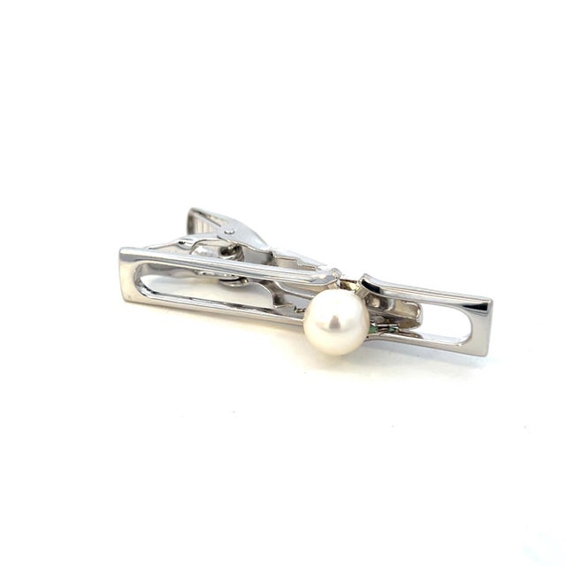 1990s Mikimoto Estate Akoya Pearl Mens Tie Clip 7 mm Silver For Sale - Image 4 of 9