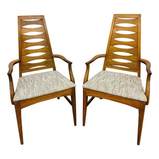 Mid-Century Modern Young Manufacturing Catseye Arm Chairs - Set of 2 For Sale