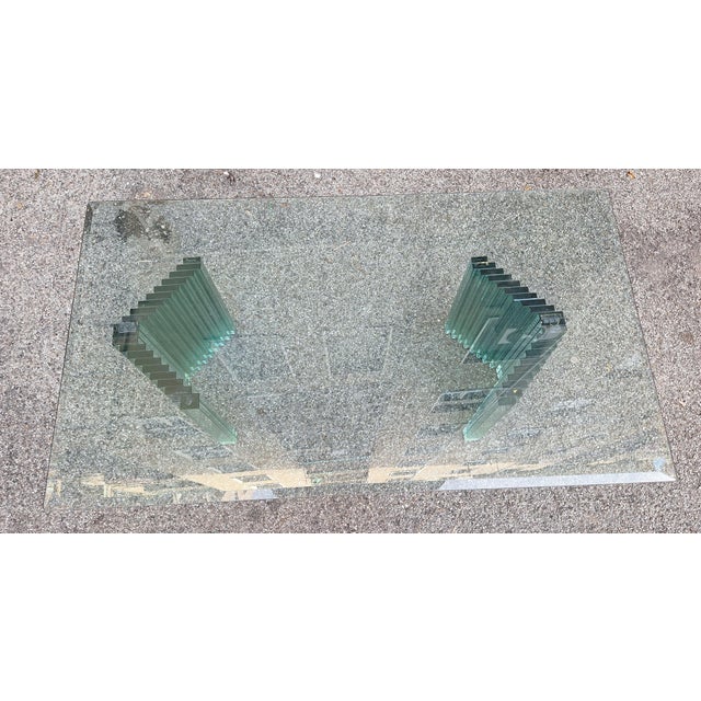 Mid-Century Modern Coffee Table with Glass Slat Legs and Bevelled Fiam Glass Top, 1980s For Sale - Image 3 of 5