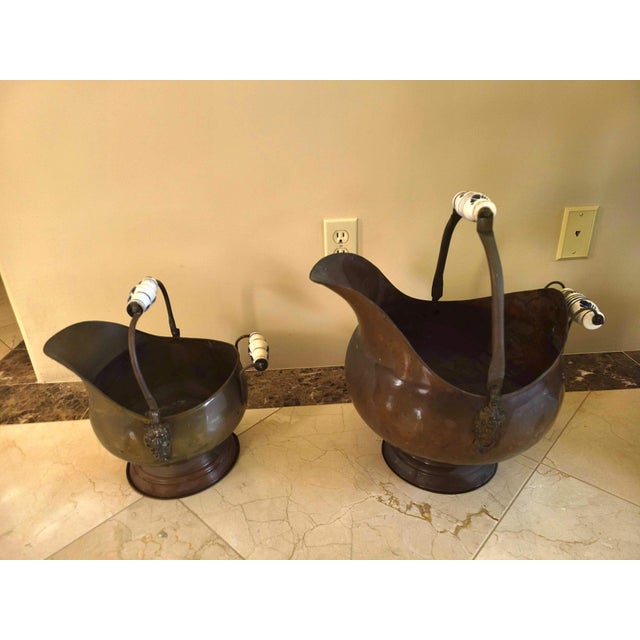 Antique 1900s Copper Coal Scuttle Buckets With Porcelain Handles - Set of 2 For Sale - Image 4 of 8