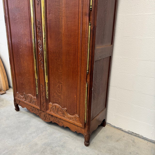 Large French Provençal Country Wardrobe in Carved Oak, 17th Century For Sale - Image 16 of 18