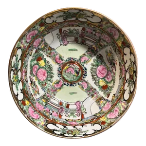 Mid 20th Century Hand-Painted Chinese Rose Medallion Bowl