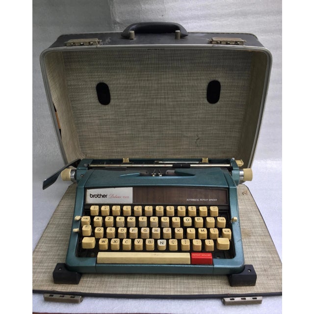 Black Vintage Deluxe 1522 Typewriter from Brother For Sale - Image 8 of 15