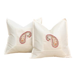 Pair of Ambi Ivory Paisley Pillow Cover For Sale