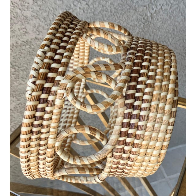 Late 20th-Century Sweetgrass Gullah-Style O-Looped Cachepot Basket For Sale - Image 14 of 18