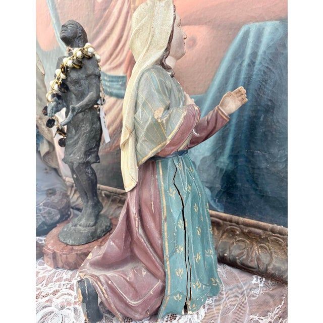 Antique Polychrome Carved Wood Kneeling Female Santo Figure, 17” For Sale In San Diego - Image 6 of 6