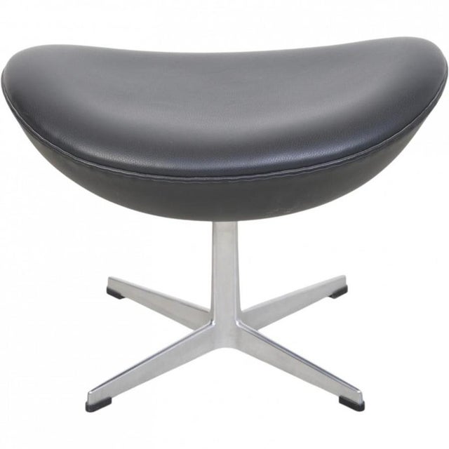 Black Egg Stool in Black Aura Leather by Arne Jacobsen, 2016 For Sale - Image 8 of 8