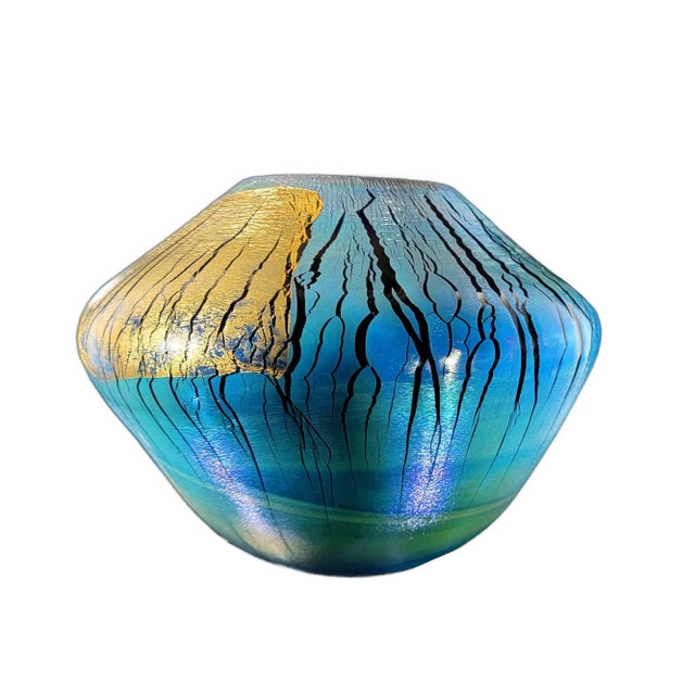 Cerulean 1980s Robert Eickholt Large 8" Hand Blown Gold Leaf Iridescent Volcano Vase For Sale - Image 8 of 8