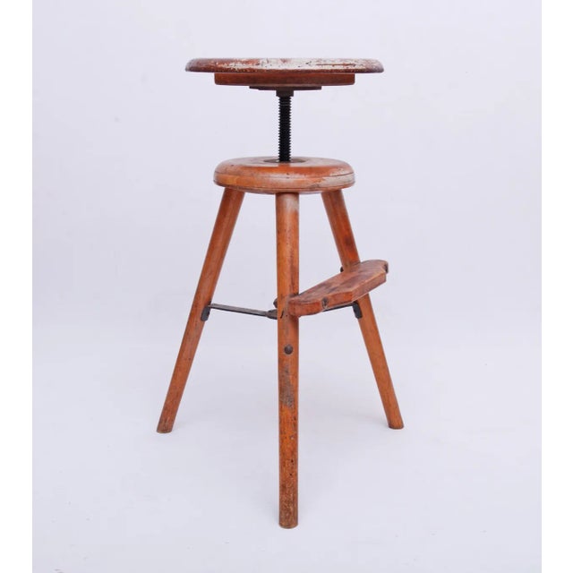 Vintage 1950s workshop stool. The stool is height-adjustable. Dimensions HxWxD: 64 - 83 x 52 x 50 cm Seat diameter: 35 cm...