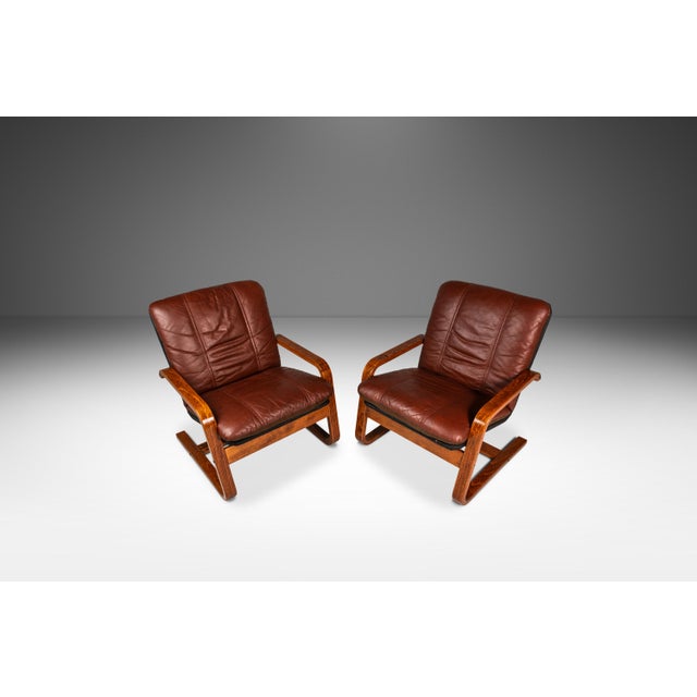 Introducing a spectacularly well-kept bentwood Scandinavian lounge chair in 100% original, vintage condition. The frame is...