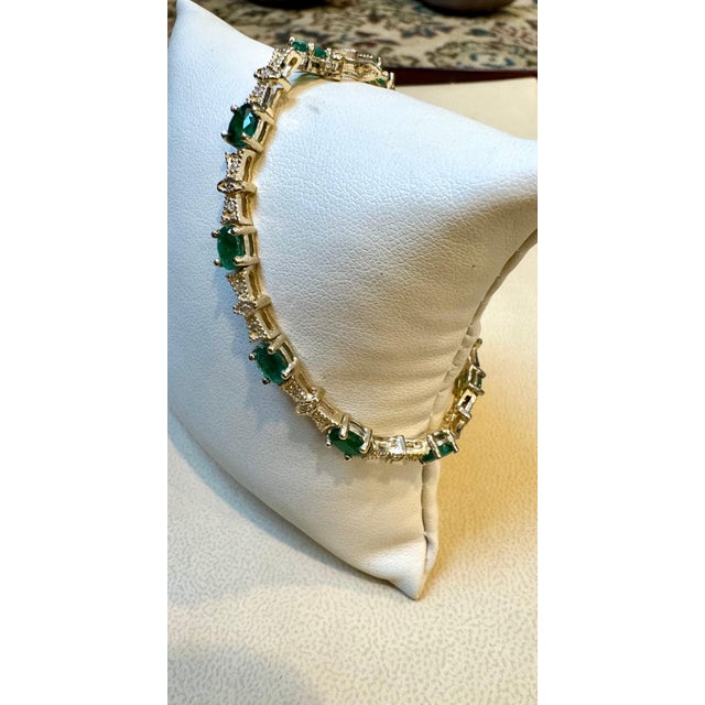 5 Carat Emerald Tennis Bracelet 14 Karat Yellow Gold, 6.5 Inch For Sale In New York - Image 6 of 18