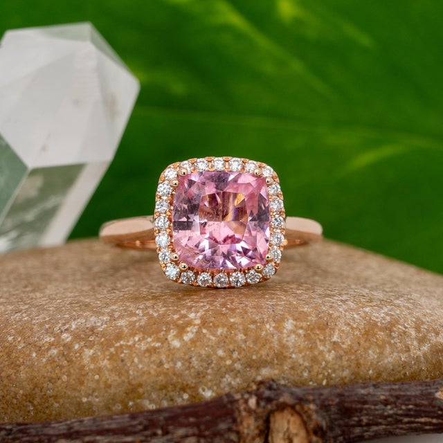 2020s 2.9cts Pink Tourmaline Ring With Natural Diamonds Halo: Solid 14k Rose Gold For Sale - Image 5 of 9