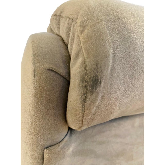 Transparent 1970s Attributed to Lion in Frost Lucite Dining Chair (With Casters) For Sale - Image 8 of 12