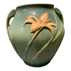 Roseville Zephyr Lily Green Urn
