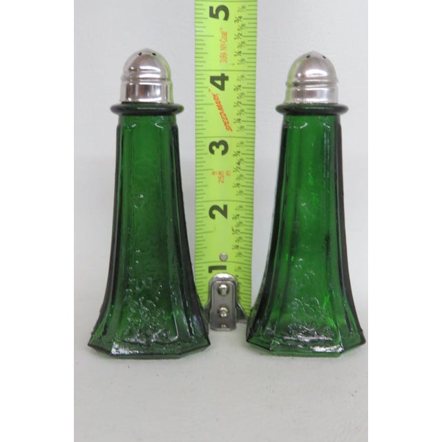 Emerald Green Salt and Pepper Shakers Embossed Depression Glass 2pc Pair 4510b For Sale - Image 10 of 12