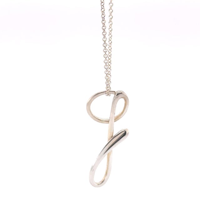 Contemporary Tiffany & Co. Sterling Silver Elsa Peretti Small “G” Alphabet Pendant Necklace 2.53g For Sale - Image 3 of 6