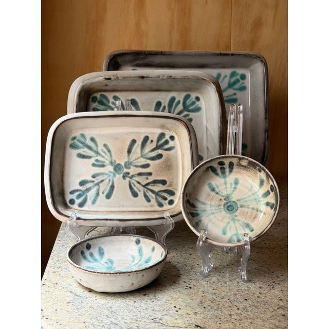 Studio Pottery Serving Trays in Hand-Painted Ceramic by Gerard Hofmann, 1950, Set of 5 For Sale - Image 10 of 11